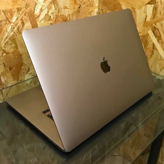 MacBook Pro 16, i9 Processor, 500 GB SSD, 16 GB RAM, WARRANTY64586356310273123