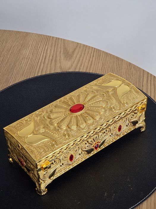 Kuferek na biżuterię  zloty