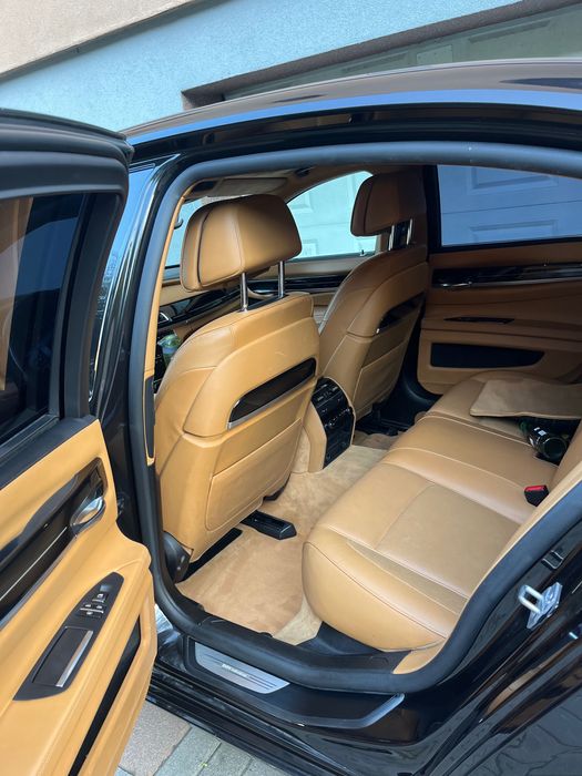 Автомобіль BMW 730D Drive