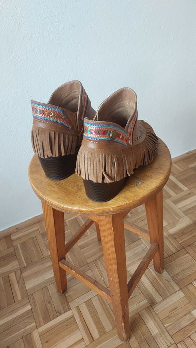 Botki skórzane, Desigual