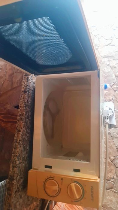 Microondas KUNFT P70B17P-A3 (para peças)