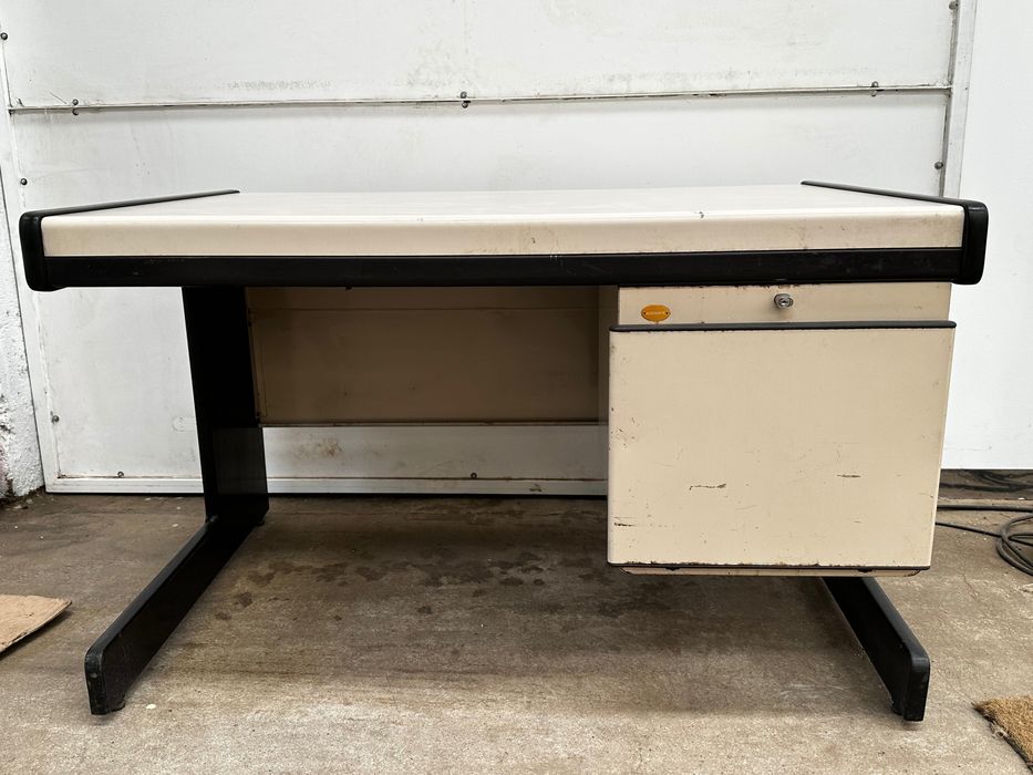 Secretaria metálica