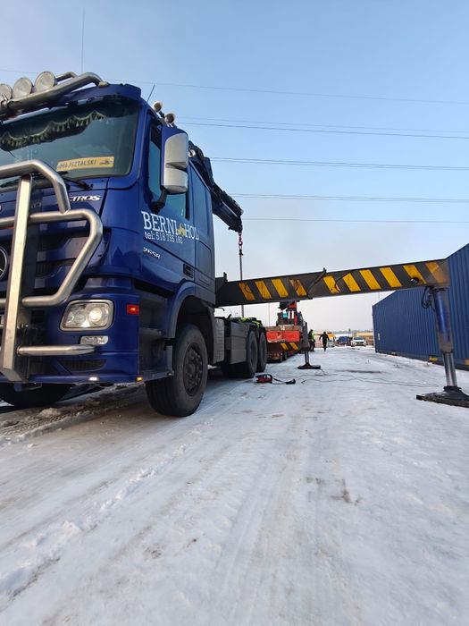 Usługi dźwigowe Hds 40 t relokację maszyn przemysłowych transport