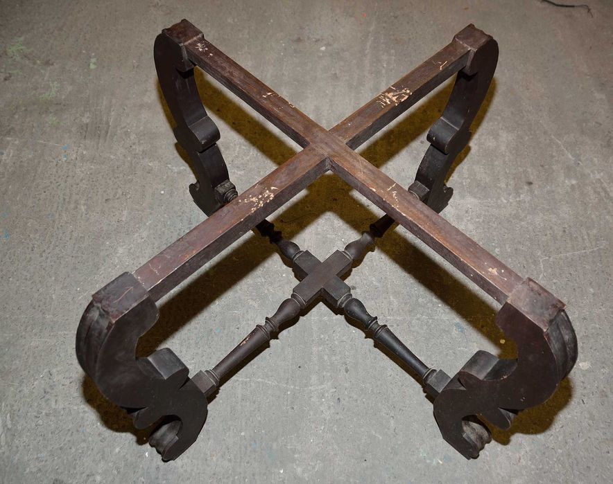 Mesa antiga de madeira - Mogno