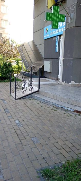 Оренда 1-ий поверх: під торгівельне приміщення, медичний центр, кафе