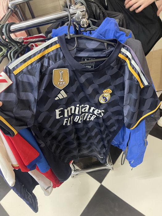 3 футбольні футболки