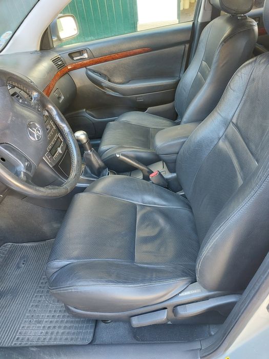 Viatura toyota avensis t25