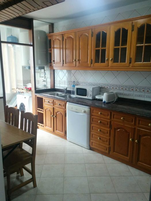 Quarto em apartamento ao pé do ISEP e Pólo Universitário