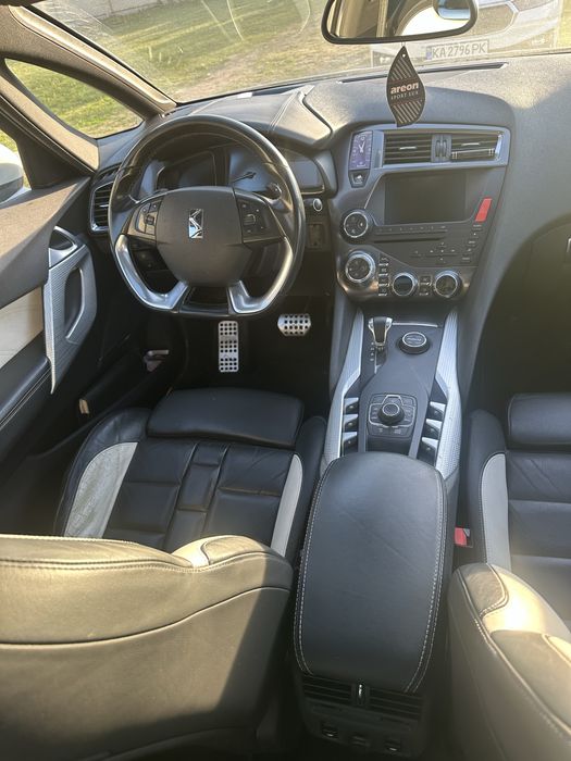Продам DS5 2012 року гібрид