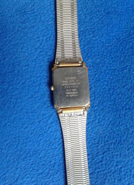 Relógio Citizen dourado, com duas braceletes - vintage