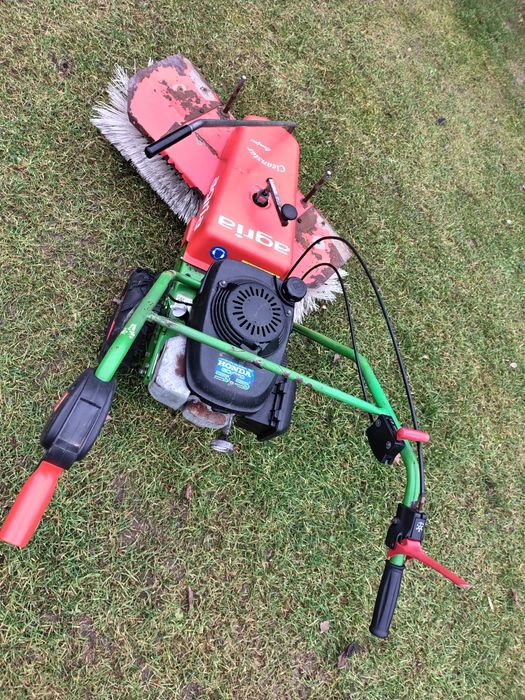 Zamiatarka spalinowa