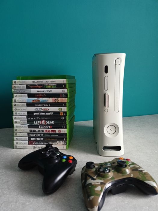 Konsola Xbox 360 + 2 pady + gry