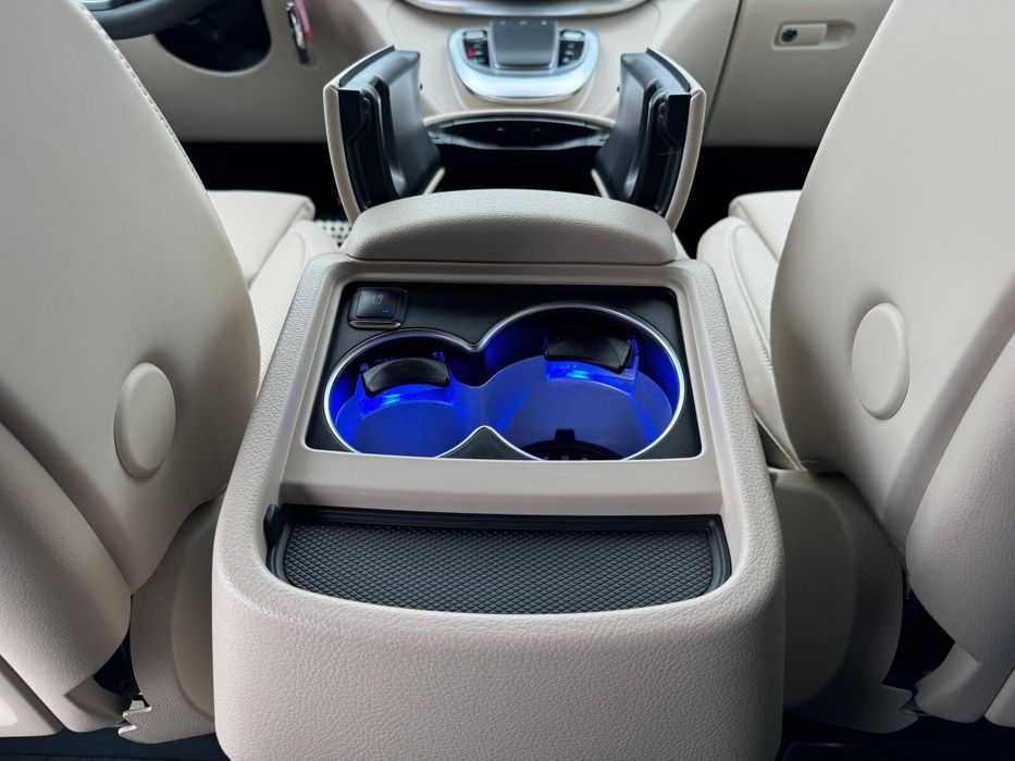 Wynajem Busa osobowego Mercedes - Benz Klasa V 7os. PREMIUM