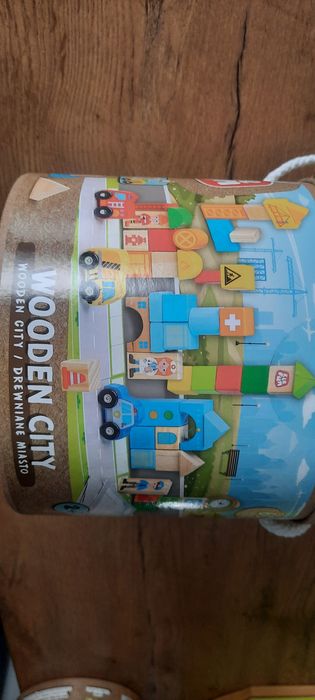 Nowy zestaw klocków  "Drewniane Miasto".