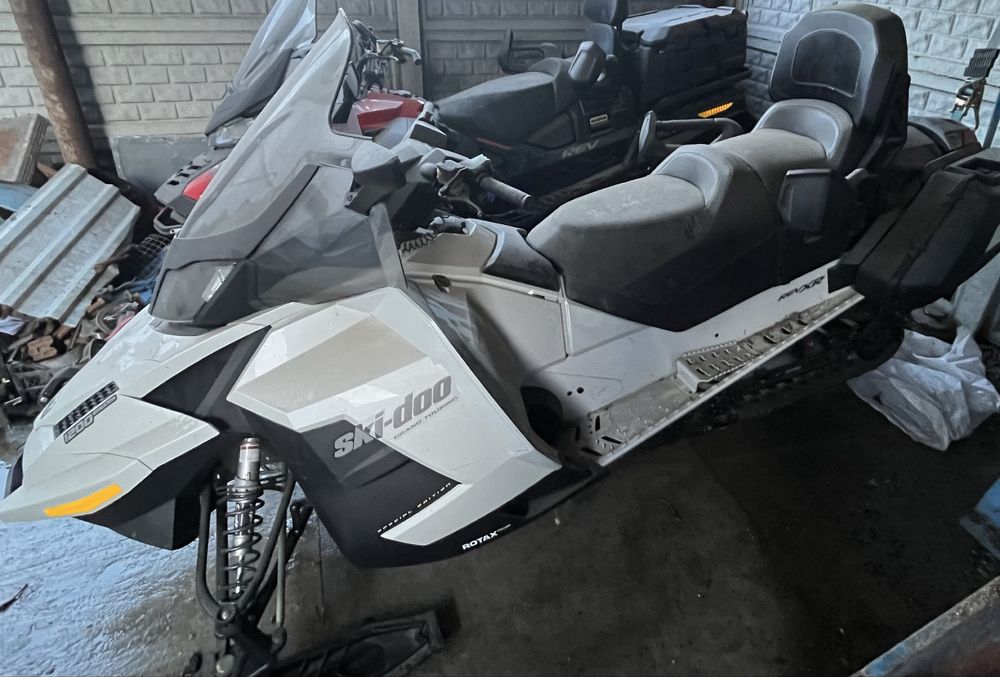 Продам снігоход BRP