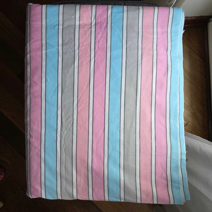 Materiał pościelowy. Paski.