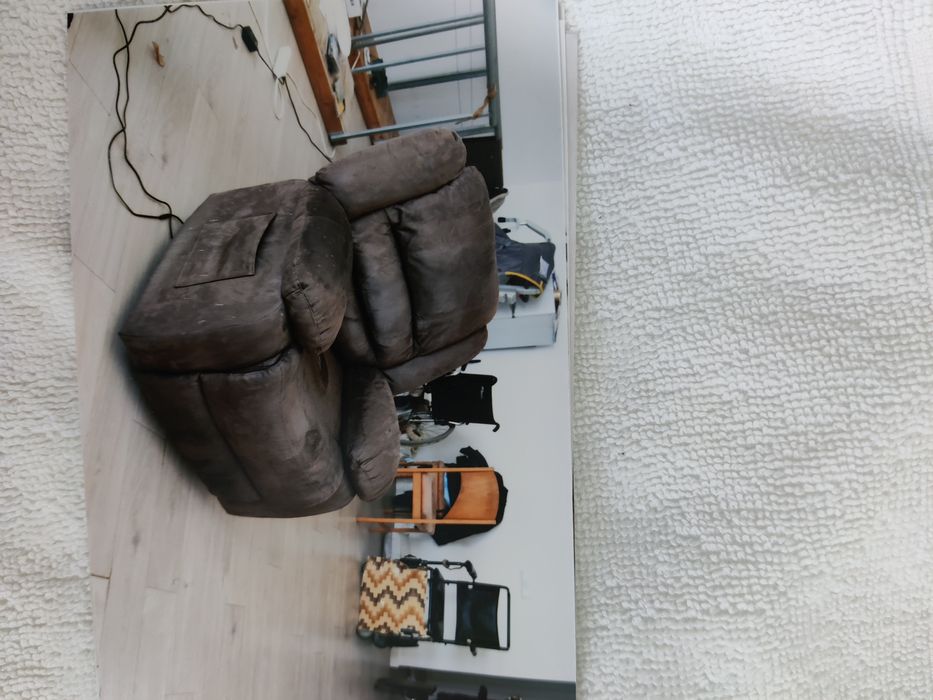 Vendo cadeira elétrica e de rodas