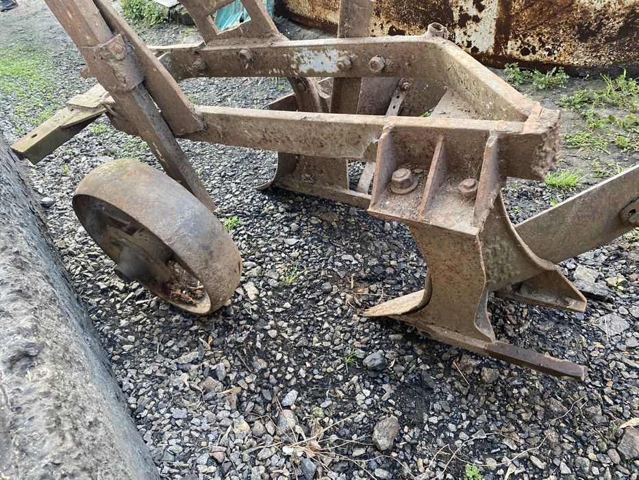 Плуг 2 корпусний