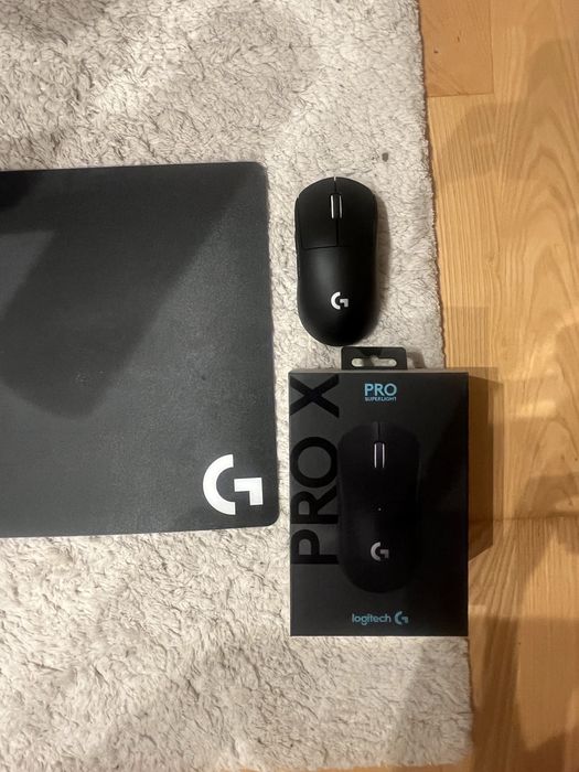 Logitech G Pro X Superlight + podkładka Logitech G - lekko używane