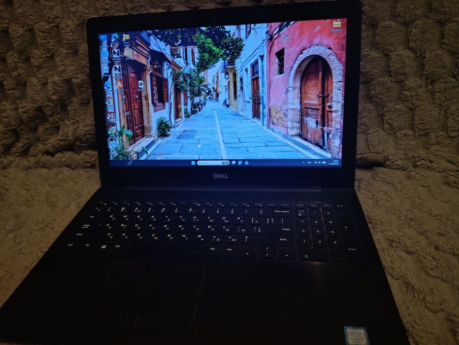 ноутбук Dell Inspiron 5570 - 15.6"i5 8250U UHD 620/ 16 GB/ ssd128