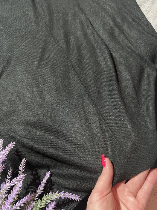 Cieniutki czarny sweterek M