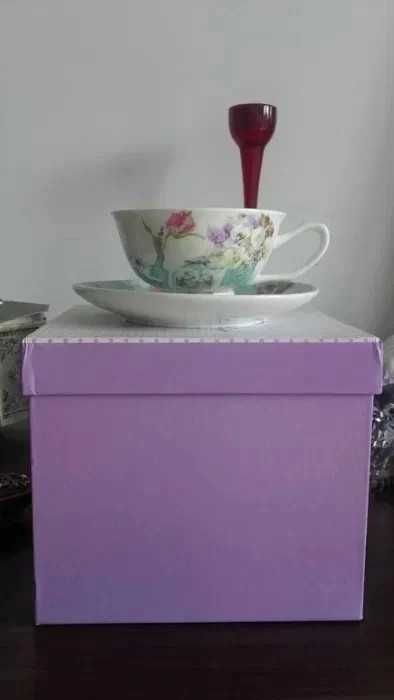 Filiżanka ze spodkiem porcelana