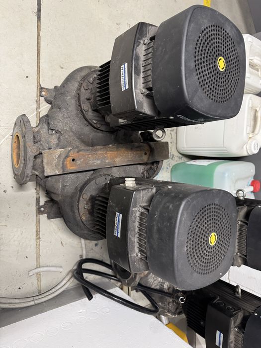 Dwa zestawy pomp obiegowych Grundfos TPD 100-125/133