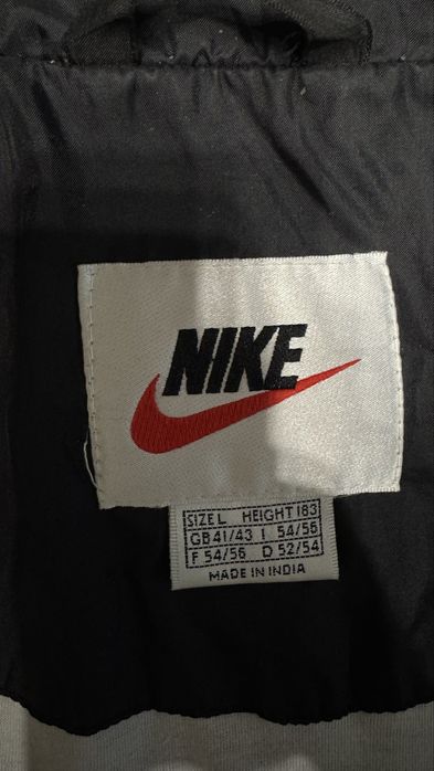 Спортивна куртка  Nike