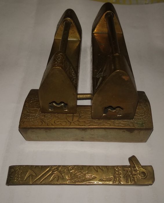 Cadeados chineses antigos em latão (Bronze)
