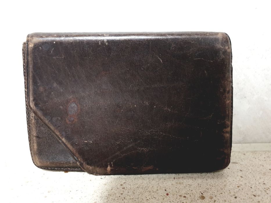 Antiga cigarreira espanhola em couro pintado à mão