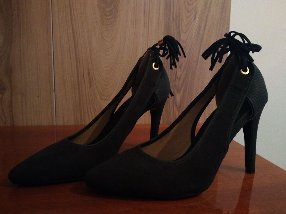 Szpilki z frędzlami Top Secret roz. 38 czarne, skórka/zamsz