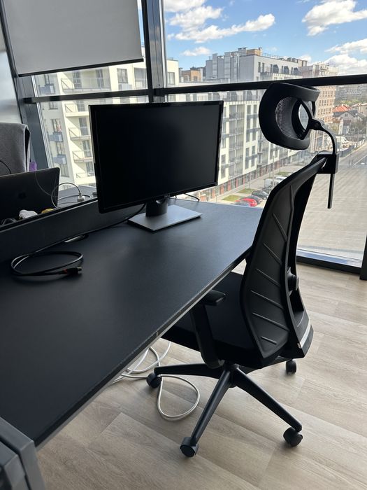 Столи офісні чорні