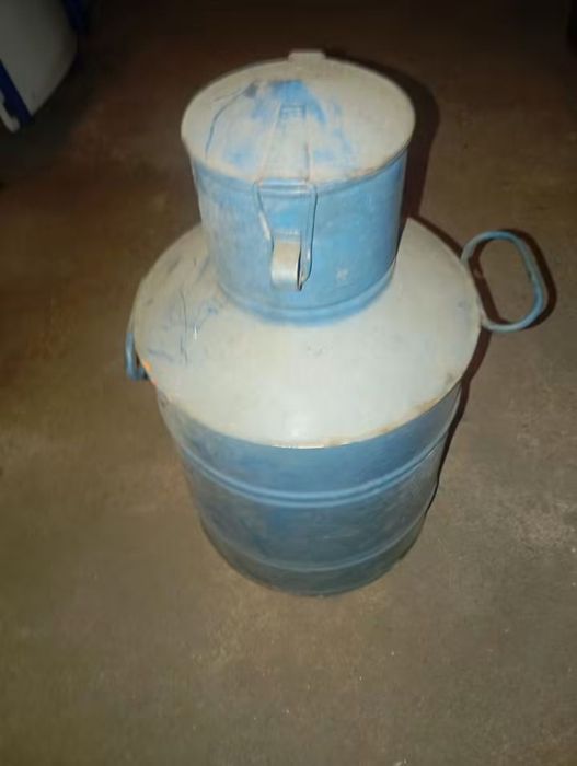 Vendo este bidão do azeite muita bonita bom estado antigo