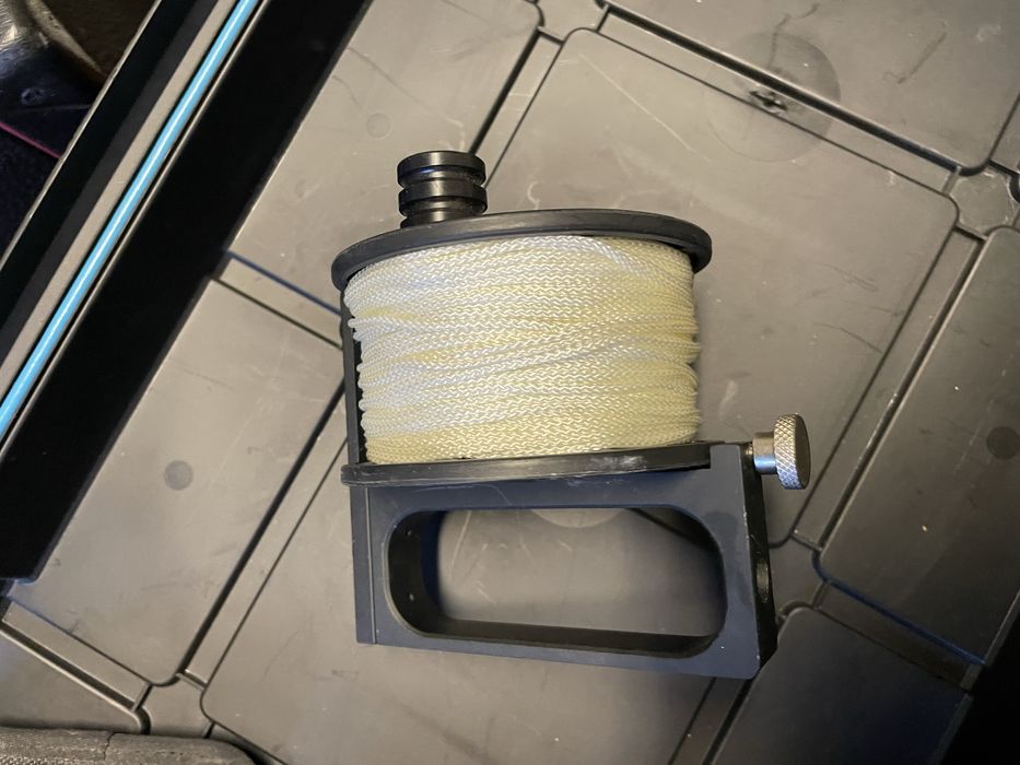 Kołowrotek nurkowy hollis