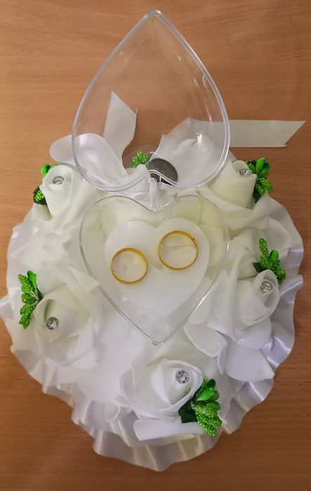 Свадебная подушка с кольцами