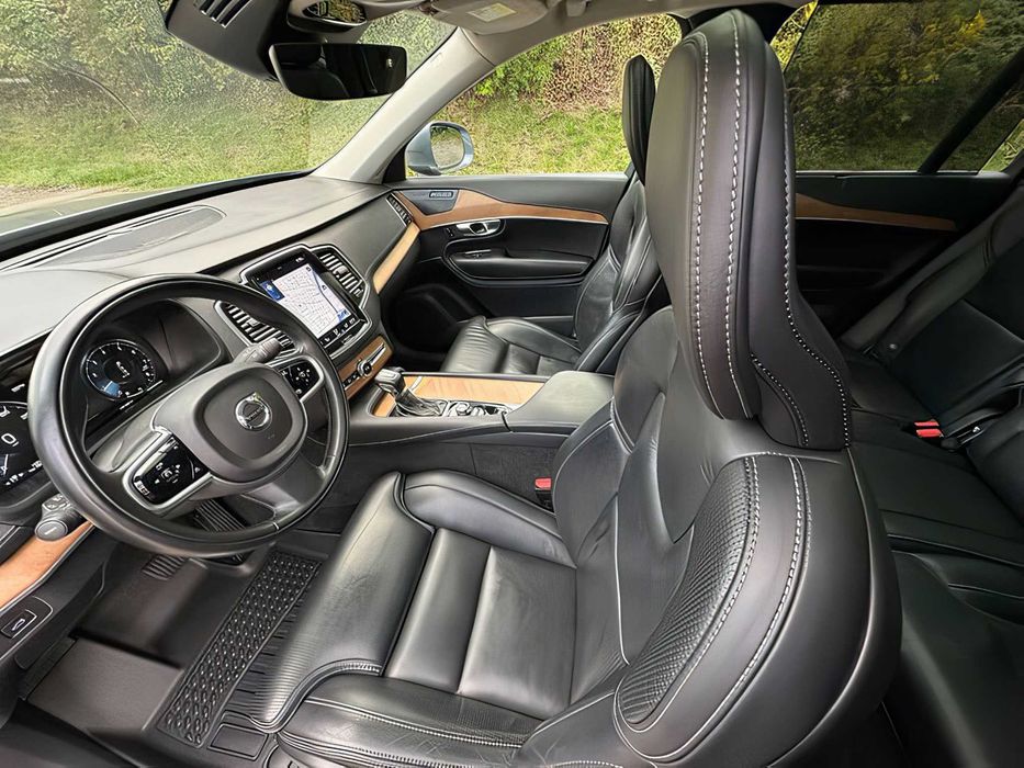 Volvo XC90      2019