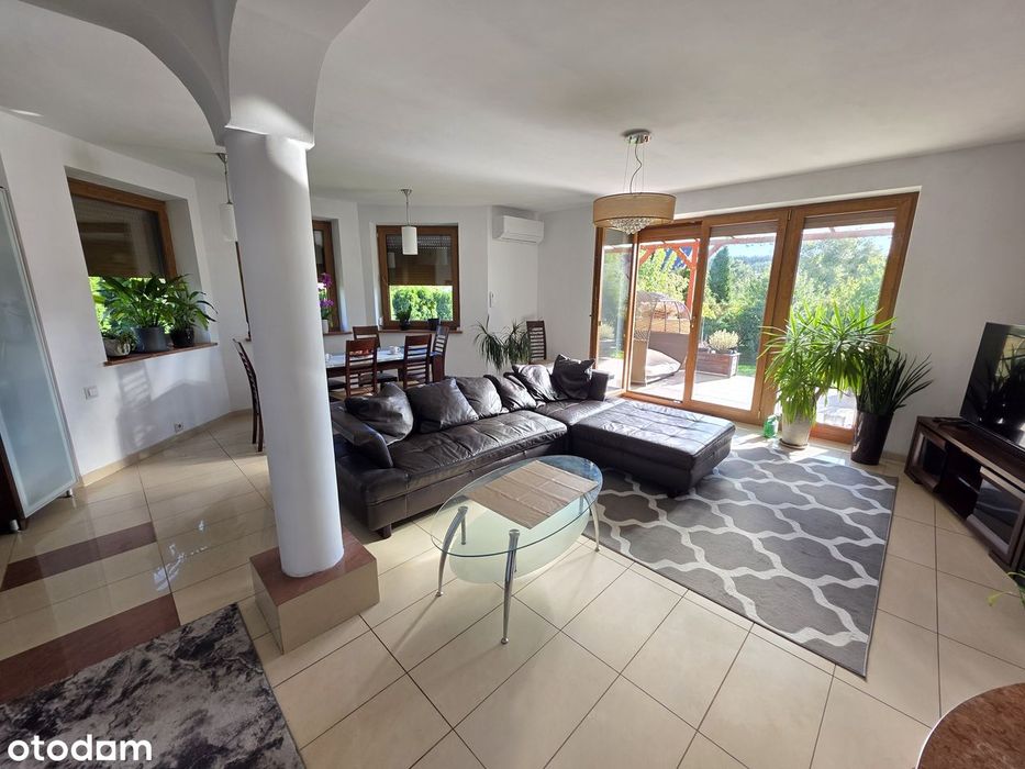 Wyjątkowy dom nad zalewem w Morawicy – świetna oferta blisko Kielc!