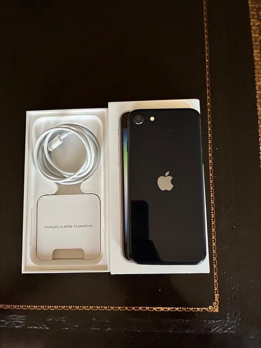 iPhone SE 2022 64GB em caixa
