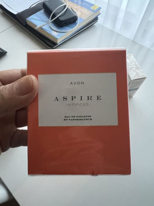 Туалетні води від Avon