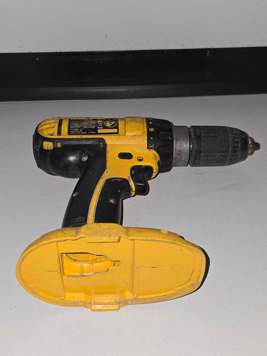 Wiertarko-wkrętarka DEWALT DC725
