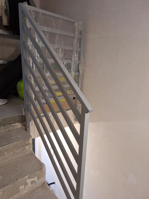 Balustrada Nowa na schody Gotowa do montarzu