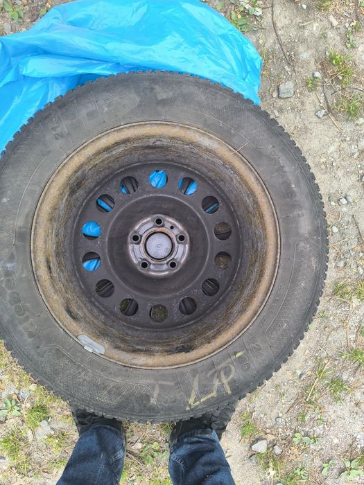 Opony zimowe Kleber na felgach 215/60R16