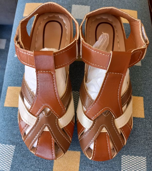 Sandálias de senhora.
Confortáveis.
Novas.
TAMANHO 36
Par único. 
Entr