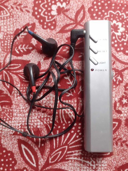 FM радіоприймач,кишеньковий.