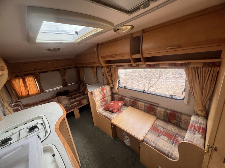 Caravana com grande casa de banho