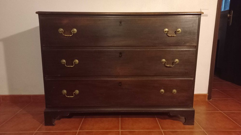 Comoda D. Maria em Madeira de Vinhatico