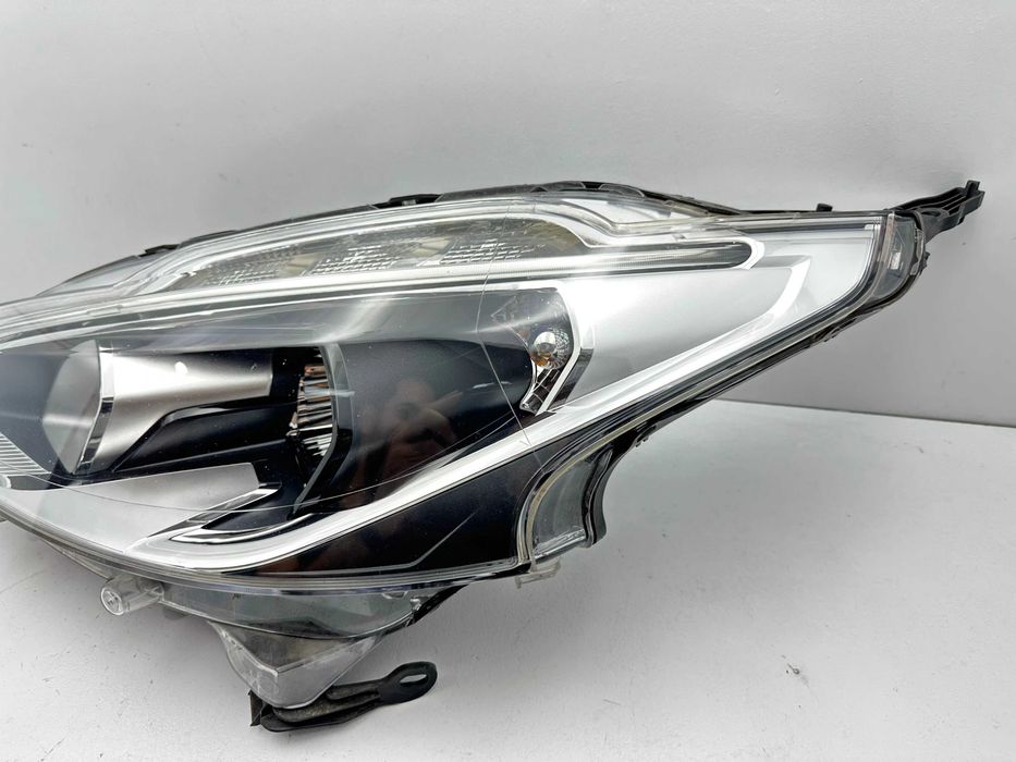 Ótica / Farol Esquerdo - Peugeot 208
