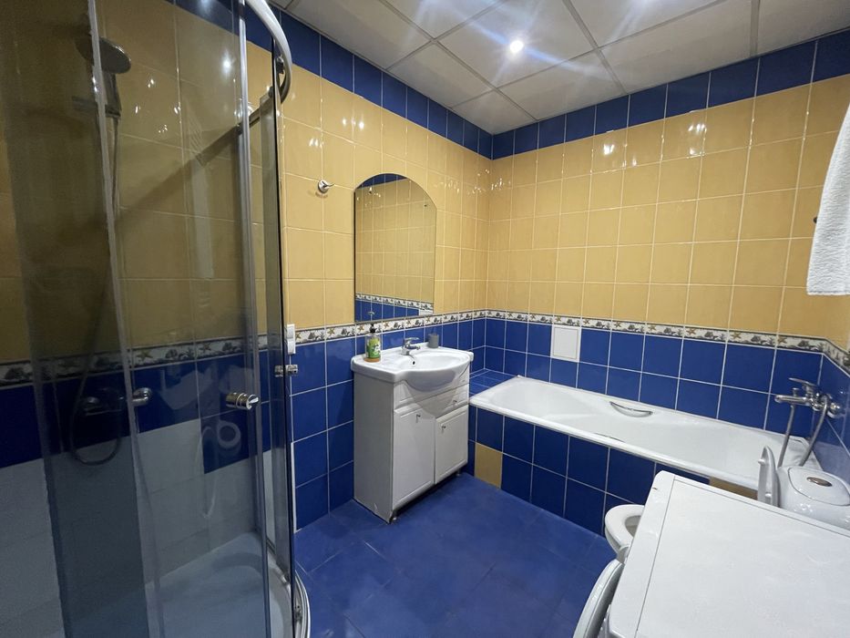 Подобово, погодинно , на любий термін велика 4х кімнатна в самому цент