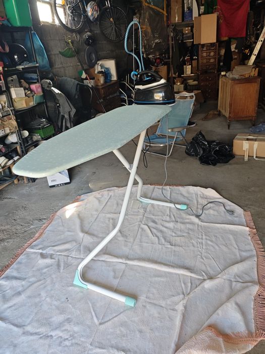 Ferro de passar Roupa com caldeira e a respectiva mesa