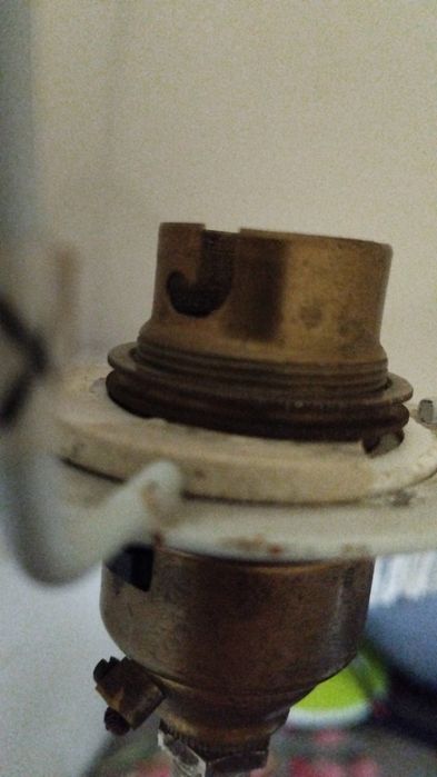 Lampka nocna Capodimonte oryginalna chłopiec na ławce z psem abażur